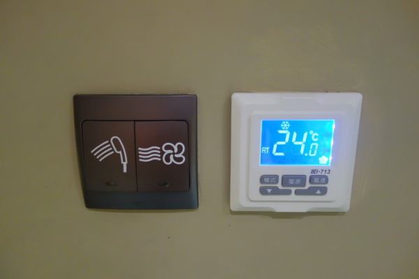 紅點文旅：1031230[官本金文愛台灣]台中市中區RedDot紅點文旅巨型不鏽鋼溜滑梯文青工藝風地表上最潮旅店近中華夜市日新戲院旁