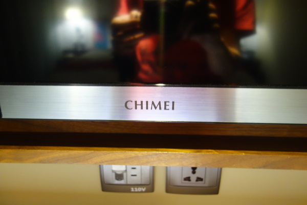 紅點文旅：1031230[官本金文愛台灣]台中市中區RedDot紅點文旅巨型不鏽鋼溜滑梯文青工藝風地表上最潮旅店近中華夜市日新戲院旁