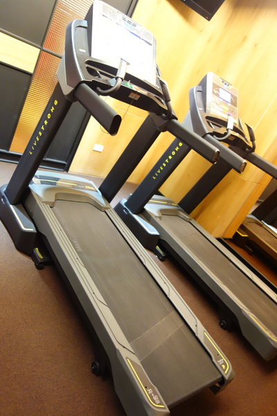 紅點文旅：1031230[官本金文愛台灣]台中市中區RedDot紅點文旅巨型不鏽鋼溜滑梯文青工藝風地表上最潮旅店近中華夜市日新戲院旁