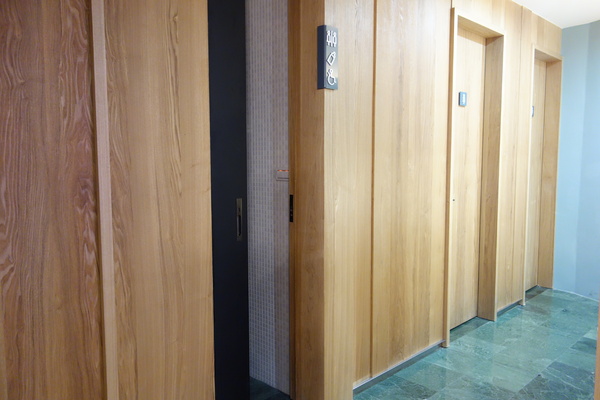 紅點文旅：1031230[官本金文愛台灣]台中市中區RedDot紅點文旅巨型不鏽鋼溜滑梯文青工藝風地表上最潮旅店近中華夜市日新戲院旁