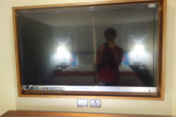 紅點文旅：1031230[官本金文愛台灣]台中市中區RedDot紅點文旅巨型不鏽鋼溜滑梯文青工藝風地表上最潮旅店近中華夜市日新戲院旁