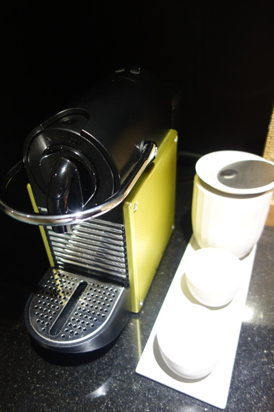 紅點文旅：1031230[官本金文愛台灣]台中市中區RedDot紅點文旅巨型不鏽鋼溜滑梯文青工藝風地表上最潮旅店近中華夜市日新戲院旁