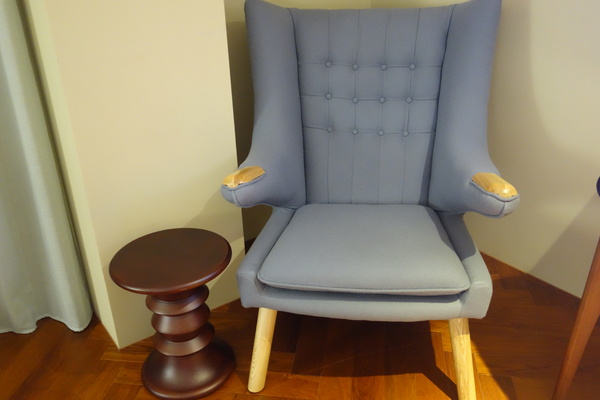 紅點文旅：1031230[官本金文愛台灣]台中市中區RedDot紅點文旅巨型不鏽鋼溜滑梯文青工藝風地表上最潮旅店近中華夜市日新戲院旁