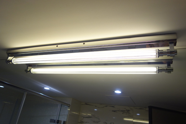 紅點文旅：1031230[官本金文愛台灣]台中市中區RedDot紅點文旅巨型不鏽鋼溜滑梯文青工藝風地表上最潮旅店近中華夜市日新戲院旁