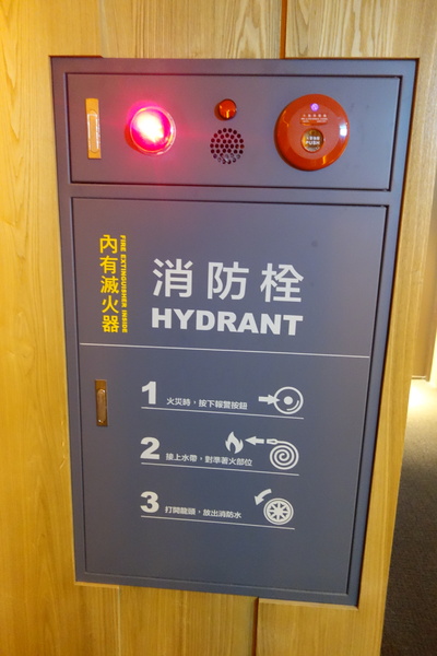 紅點文旅：1031230[官本金文愛台灣]台中市中區RedDot紅點文旅巨型不鏽鋼溜滑梯文青工藝風地表上最潮旅店近中華夜市日新戲院旁