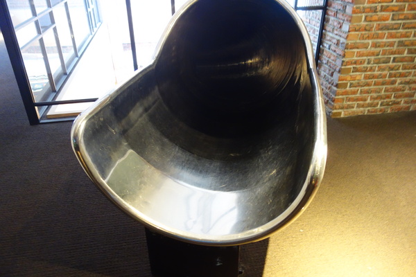 紅點文旅：1031230[官本金文愛台灣]台中市中區RedDot紅點文旅巨型不鏽鋼溜滑梯文青工藝風地表上最潮旅店近中華夜市日新戲院旁