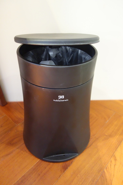 紅點文旅：1031230[官本金文愛台灣]台中市中區RedDot紅點文旅巨型不鏽鋼溜滑梯文青工藝風地表上最潮旅店近中華夜市日新戲院旁