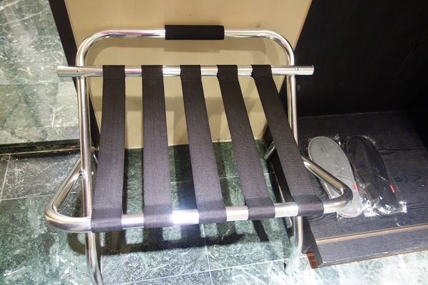 紅點文旅：1031230[官本金文愛台灣]台中市中區RedDot紅點文旅巨型不鏽鋼溜滑梯文青工藝風地表上最潮旅店近中華夜市日新戲院旁