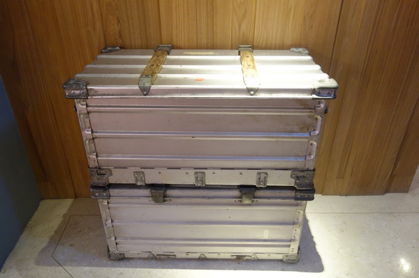 紅點文旅：1031230[官本金文愛台灣]台中市中區RedDot紅點文旅巨型不鏽鋼溜滑梯文青工藝風地表上最潮旅店近中華夜市日新戲院旁