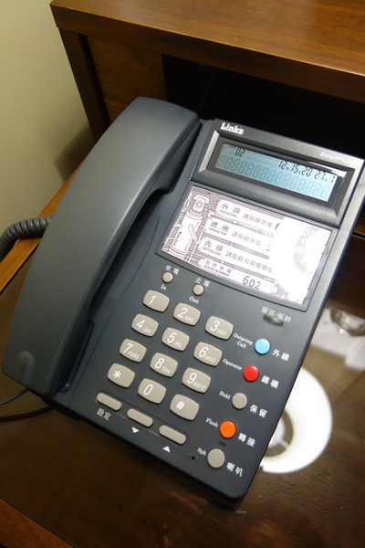 紅點文旅：1031230[官本金文愛台灣]台中市中區RedDot紅點文旅巨型不鏽鋼溜滑梯文青工藝風地表上最潮旅店近中華夜市日新戲院旁