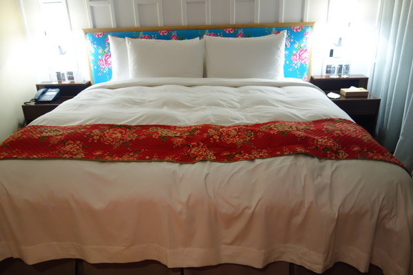 紅點文旅：1031230[官本金文愛台灣]台中市中區RedDot紅點文旅巨型不鏽鋼溜滑梯文青工藝風地表上最潮旅店近中華夜市日新戲院旁