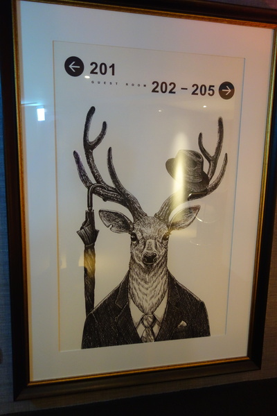 紅點文旅：1031230[官本金文愛台灣]台中市中區RedDot紅點文旅巨型不鏽鋼溜滑梯文青工藝風地表上最潮旅店近中華夜市日新戲院旁