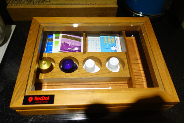 紅點文旅：1031230[官本金文愛台灣]台中市中區RedDot紅點文旅巨型不鏽鋼溜滑梯文青工藝風地表上最潮旅店近中華夜市日新戲院旁