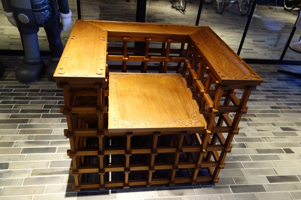 紅點文旅：1031230[官本金文愛台灣]台中市中區RedDot紅點文旅巨型不鏽鋼溜滑梯文青工藝風地表上最潮旅店近中華夜市日新戲院旁