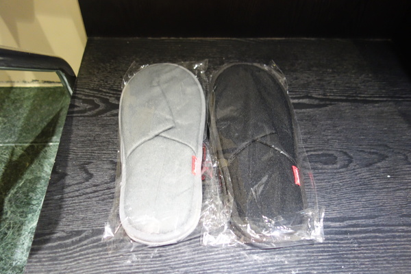 紅點文旅：1031230[官本金文愛台灣]台中市中區RedDot紅點文旅巨型不鏽鋼溜滑梯文青工藝風地表上最潮旅店近中華夜市日新戲院旁