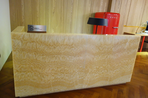 紅點文旅：1031230[官本金文愛台灣]台中市中區RedDot紅點文旅巨型不鏽鋼溜滑梯文青工藝風地表上最潮旅店近中華夜市日新戲院旁