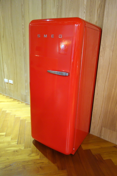 紅點文旅：1031230[官本金文愛台灣]台中市中區RedDot紅點文旅巨型不鏽鋼溜滑梯文青工藝風地表上最潮旅店近中華夜市日新戲院旁