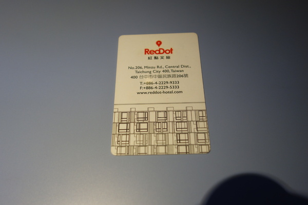 紅點文旅：1031230[官本金文愛台灣]台中市中區RedDot紅點文旅巨型不鏽鋼溜滑梯文青工藝風地表上最潮旅店近中華夜市日新戲院旁