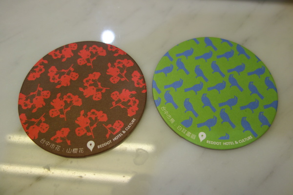 紅點文旅：1031230[官本金文愛台灣]台中市中區RedDot紅點文旅巨型不鏽鋼溜滑梯文青工藝風地表上最潮旅店近中華夜市日新戲院旁