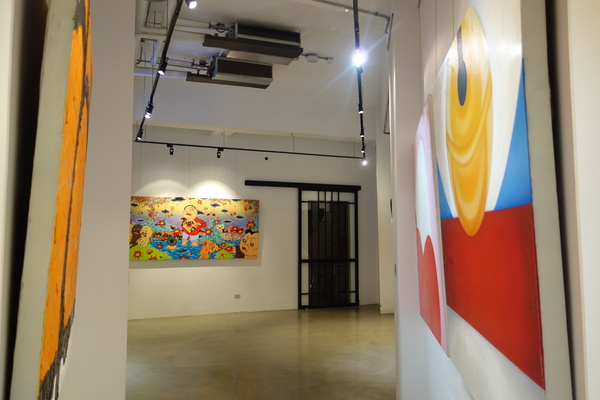 紅點文旅：1031230[官本金文愛台灣]台中市中區RedDot紅點文旅巨型不鏽鋼溜滑梯文青工藝風地表上最潮旅店近中華夜市日新戲院旁