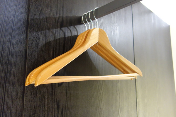 紅點文旅：1031230[官本金文愛台灣]台中市中區RedDot紅點文旅巨型不鏽鋼溜滑梯文青工藝風地表上最潮旅店近中華夜市日新戲院旁