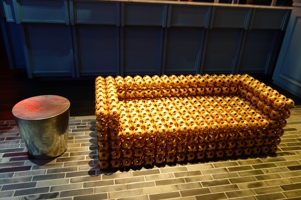 紅點文旅：1031230[官本金文愛台灣]台中市中區RedDot紅點文旅巨型不鏽鋼溜滑梯文青工藝風地表上最潮旅店近中華夜市日新戲院旁