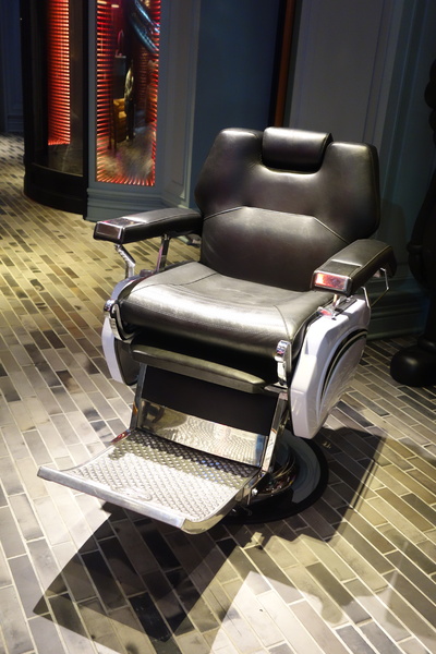 紅點文旅：1031230[官本金文愛台灣]台中市中區RedDot紅點文旅巨型不鏽鋼溜滑梯文青工藝風地表上最潮旅店近中華夜市日新戲院旁