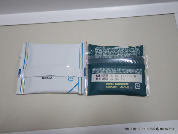 白色戀人：【食記】戀人巧克力正夯？! 北海道名物白い恋人&道頓堀の恋人 : 雖然其他品牌比較便宜, 不過還是乖乖買白色戀人好了XD