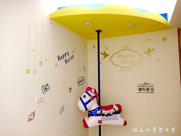 逢甲快樂馬 Happy Horse：【台中逢甲】鄰近逢甲夜市！平價民宿－逢甲快樂馬Happy Horse！