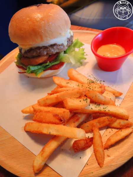 漢堡控館:呷飽祙【台北松山・漢堡控館Burger Control Bistro】漢堡控來漢堡控館