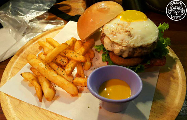 漢堡控館:呷飽祙【台北松山・漢堡控館Burger Control Bistro】漢堡控來漢堡控館