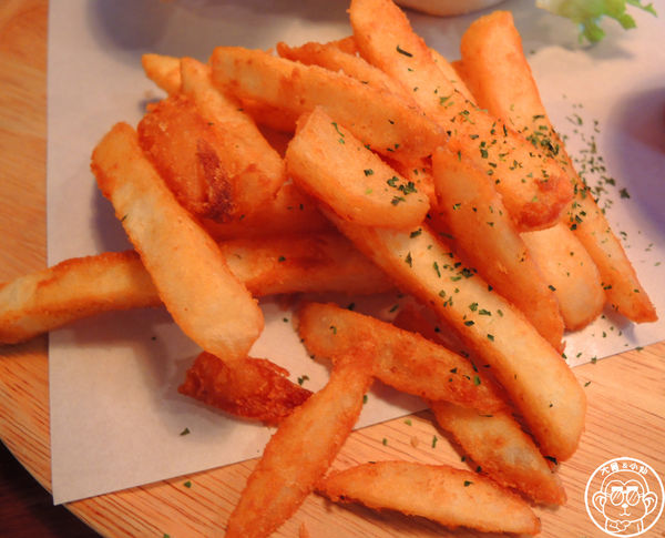 漢堡控館:呷飽祙【台北松山・漢堡控館Burger Control Bistro】漢堡控來漢堡控館