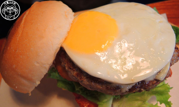 漢堡控館:呷飽祙【台北松山・漢堡控館Burger Control Bistro】漢堡控來漢堡控館