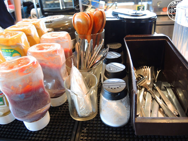 漢堡控館:呷飽祙【台北松山・漢堡控館Burger Control Bistro】漢堡控來漢堡控館