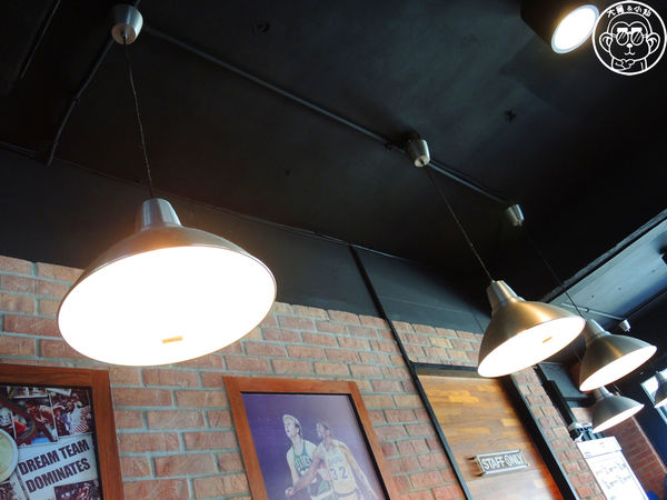 漢堡控館:呷飽祙【台北松山・漢堡控館Burger Control Bistro】漢堡控來漢堡控館