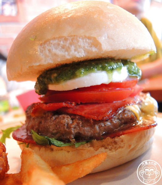 漢堡控館:呷飽祙【台北松山・漢堡控館Burger Control Bistro】漢堡控來漢堡控館