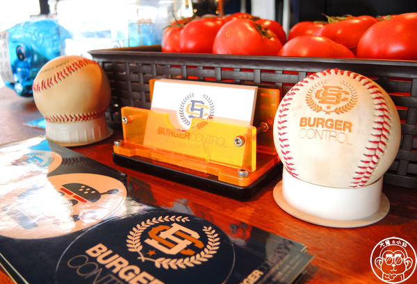 漢堡控館:呷飽祙【台北松山・漢堡控館Burger Control Bistro】漢堡控來漢堡控館