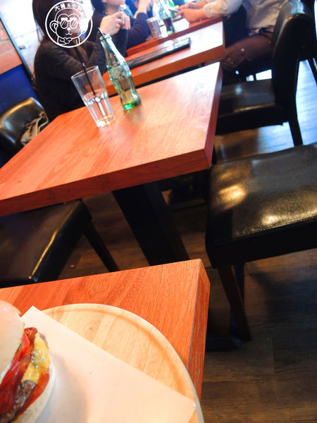漢堡控館:呷飽祙【台北松山・漢堡控館Burger Control Bistro】漢堡控來漢堡控館