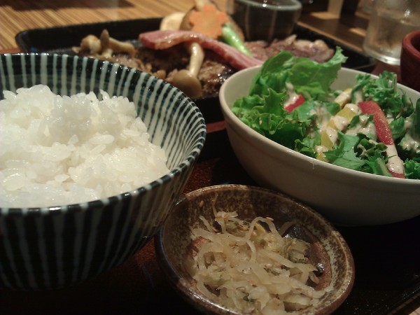 やよい軒 彌生軒(台灣一號店)：日本跨海來台開店的彌生軒