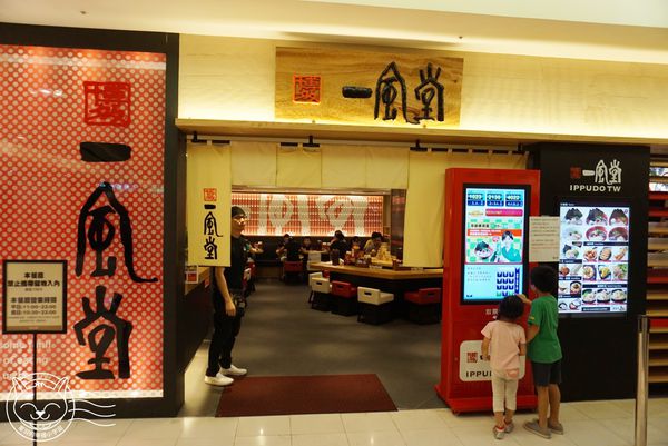 博多一風堂拉麵(台中中港新光店):※ 一風堂拉麵 ※【星羽愛美食-台中新光三越】博多湯頭超濃郁,炸雞外皮酥脆醬好吃,建議趁熱上桌快快飽餐一頓~