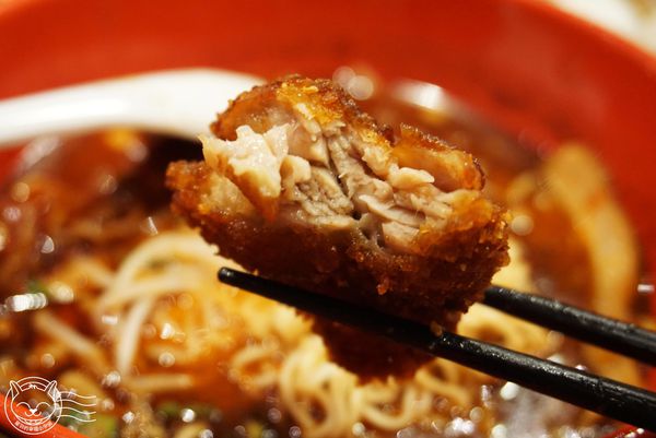 博多一風堂拉麵(台中中港新光店):※ 一風堂拉麵 ※【星羽愛美食-台中新光三越】博多湯頭超濃郁,炸雞外皮酥脆醬好吃,建議趁熱上桌快快飽餐一頓~