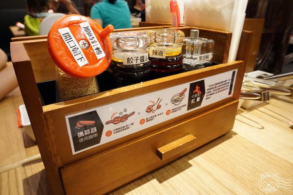 博多一風堂拉麵(台中中港新光店):※ 一風堂拉麵 ※【星羽愛美食-台中新光三越】博多湯頭超濃郁,炸雞外皮酥脆醬好吃,建議趁熱上桌快快飽餐一頓~