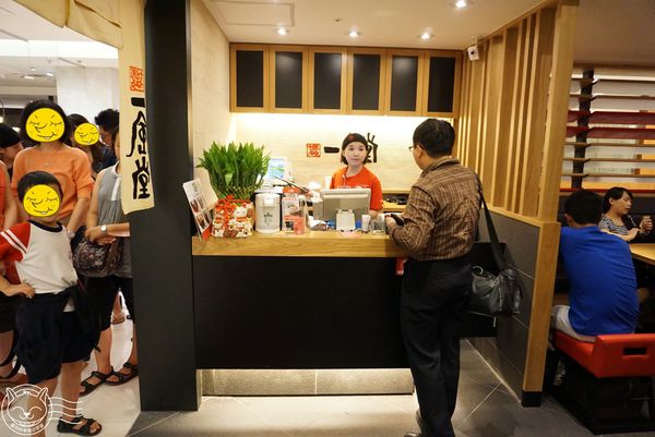 博多一風堂拉麵(台中中港新光店):※ 一風堂拉麵 ※【星羽愛美食-台中新光三越】博多湯頭超濃郁,炸雞外皮酥脆醬好吃,建議趁熱上桌快快飽餐一頓~