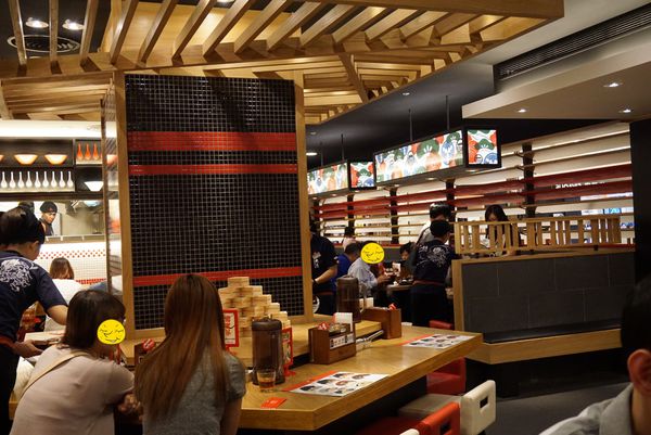 博多一風堂拉麵(台中中港新光店):※ 一風堂拉麵 ※【星羽愛美食-台中新光三越】博多湯頭超濃郁,炸雞外皮酥脆醬好吃,建議趁熱上桌快快飽餐一頓~