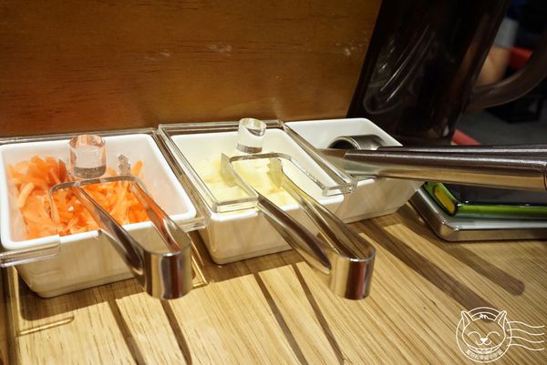 博多一風堂拉麵(台中中港新光店):※ 一風堂拉麵 ※【星羽愛美食-台中新光三越】博多湯頭超濃郁,炸雞外皮酥脆醬好吃,建議趁熱上桌快快飽餐一頓~