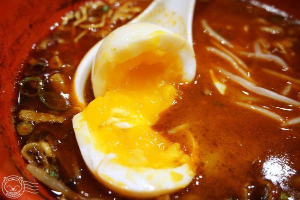 博多一風堂拉麵(台中中港新光店):※ 一風堂拉麵 ※【星羽愛美食-台中新光三越】博多湯頭超濃郁,炸雞外皮酥脆醬好吃,建議趁熱上桌快快飽餐一頓~