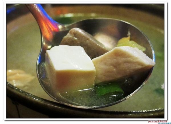 信燒烤：（台南。中西區美食）信燒烤 / 夜間聚餐，吃美食，喝酒閒聊的台式餐館。來吧來吧！日式料理，台式小炒，通通有！