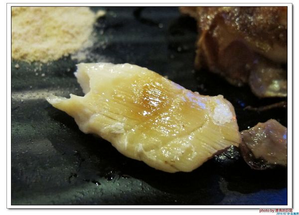 信燒烤：（台南。中西區美食）信燒烤 / 夜間聚餐，吃美食，喝酒閒聊的台式餐館。來吧來吧！日式料理，台式小炒，通通有！