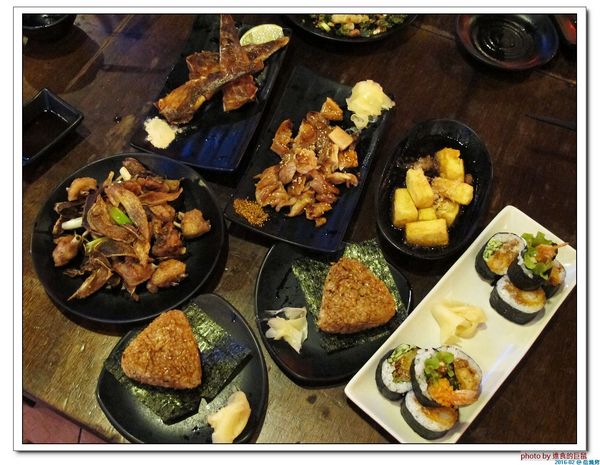 信燒烤：（台南。中西區美食）信燒烤 / 夜間聚餐，吃美食，喝酒閒聊的台式餐館。來吧來吧！日式料理，台式小炒，通通有！