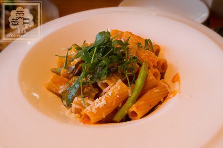 番茄乳酪水管麵